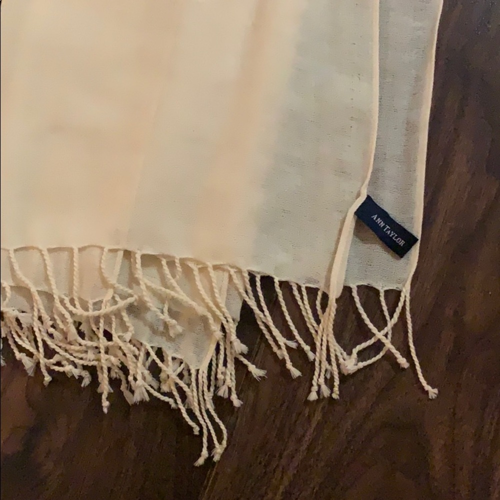 Ann Taylor scarf - Picture 2 of 2